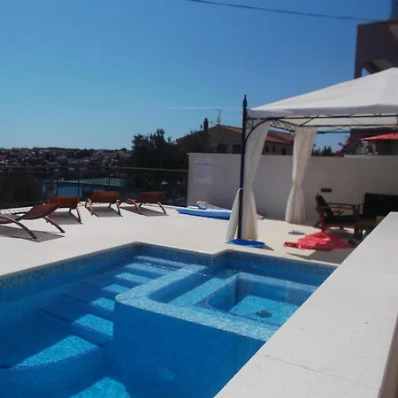 Apartment Helles Mit Balkon Und Meerblick Trogir